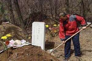 入土下葬有什么讲究可以穿灰色针织衣服吗(入土下葬有什么讲究)